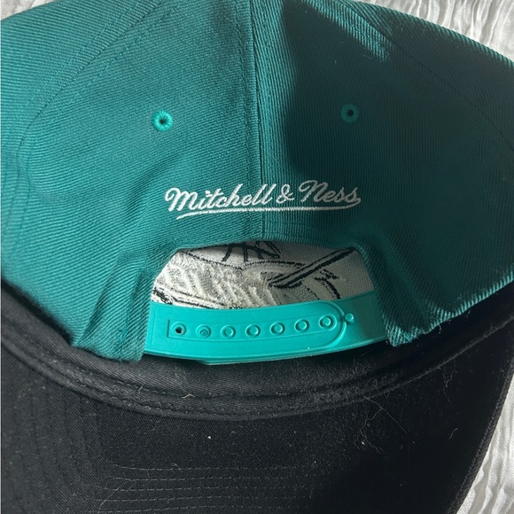 Cleveland Cavaliers Teal an - Picture 2 of 3